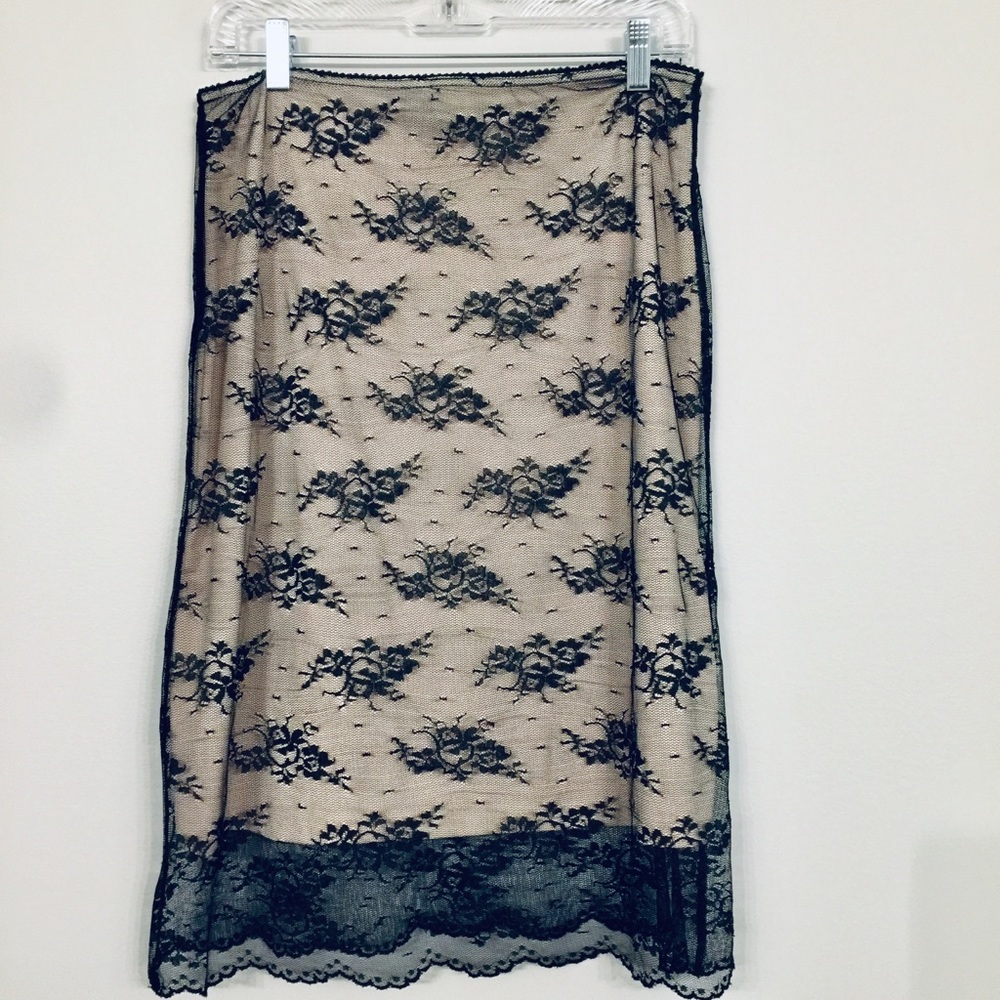 Lace skirt